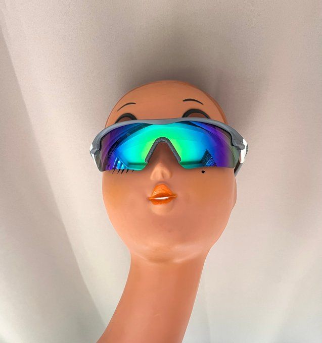 Lunettes de soleil sport Demetz Senso gris bleu avec verres interchangeables.