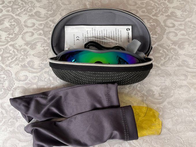 Lunettes de soleil sport Demetz Senso gris bleu avec verres interchangeables.