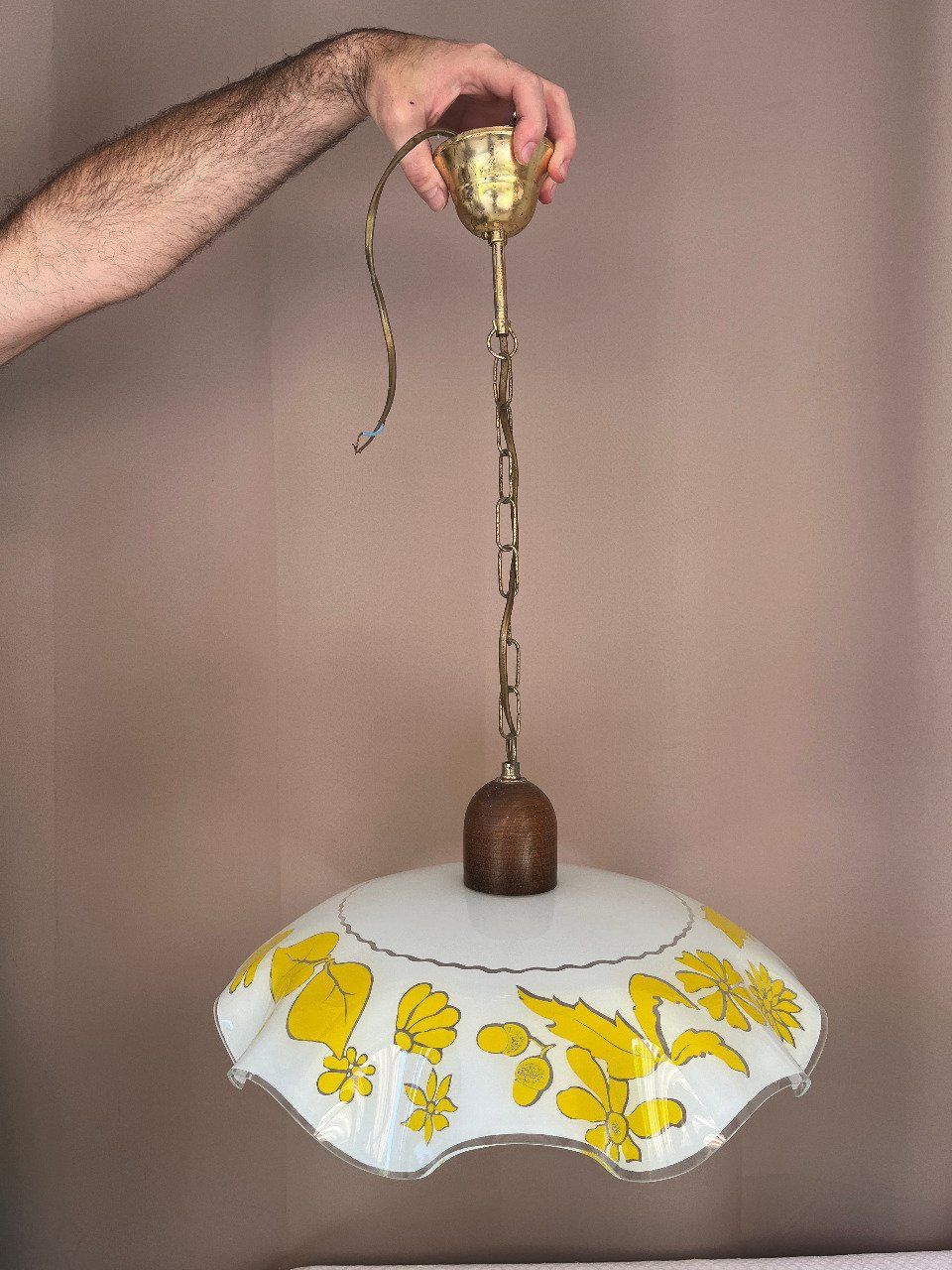 Lustre avec abat-jour en verre opale décoré, vintage 