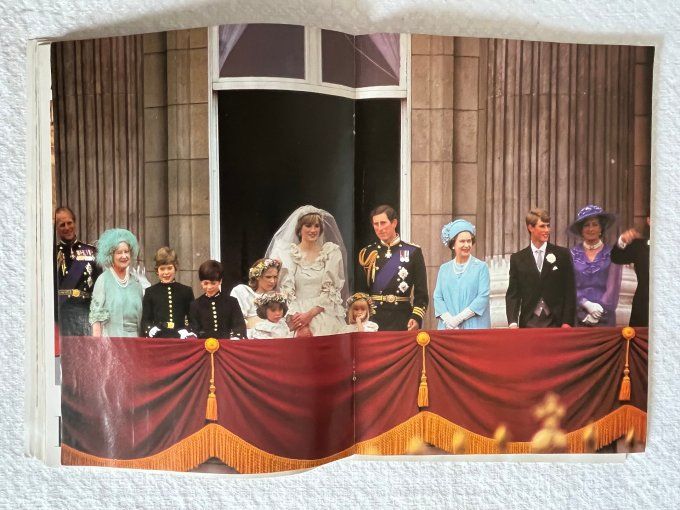Magazine vintage en anglais,  Le mariage royal de Lady Diana et le prince Charles
