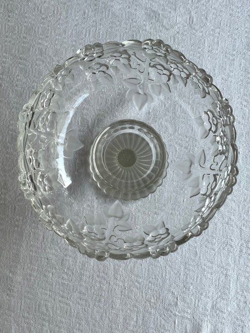 Magnifique coupe à fruits, compotier en cristal orné de fleurs en relief