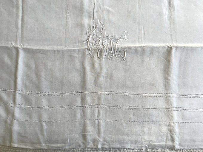 Magnifique drap ancien XL en lin, grand revers avec broderies, monogramme CM