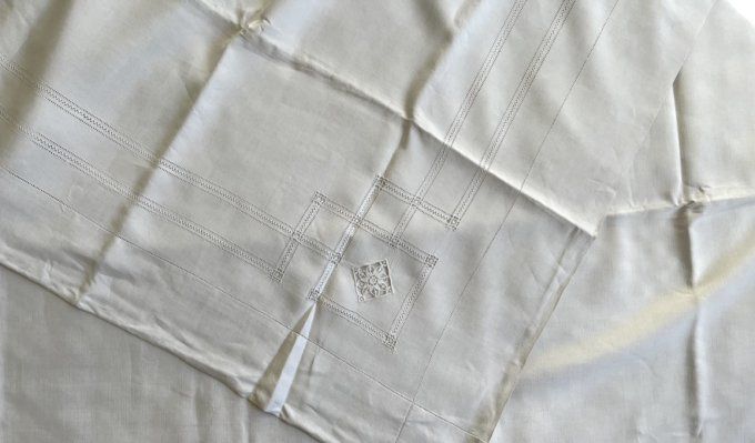Magnifique drap ancien XL en lin, grand revers avec broderies, monogramme CM