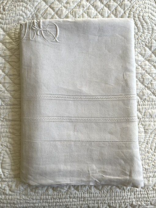 Magnifique drap ancien XL en lin, grand revers avec broderies, monogramme CM