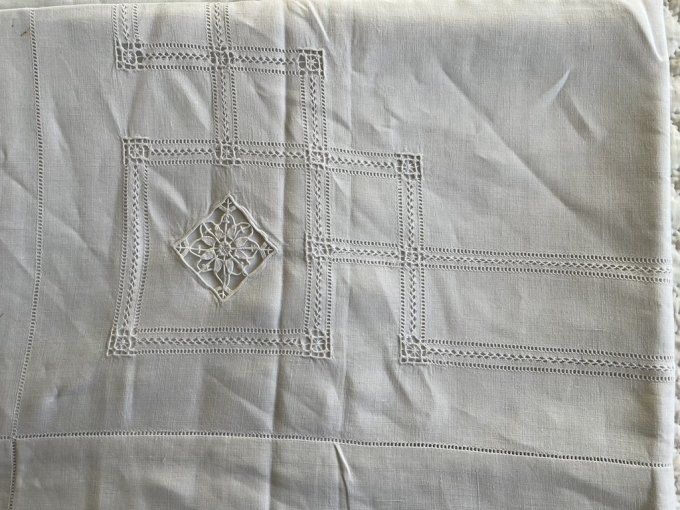 Magnifique drap ancien XL en lin, grand revers avec broderies, monogramme CM