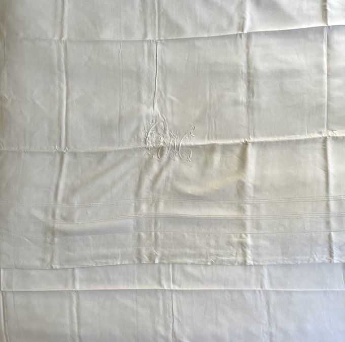 Magnifique drap ancien XL en lin, grand revers avec broderies, monogramme CM