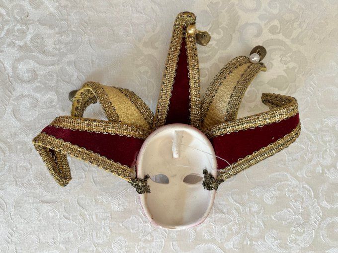Masque de Venise décoré en céramique, Jocker à pointe bordeaux et doré