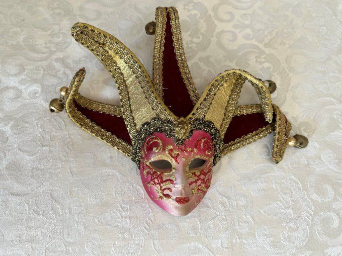 Masque de Venise décoré en céramique, Jocker à pointe bordeaux et doré