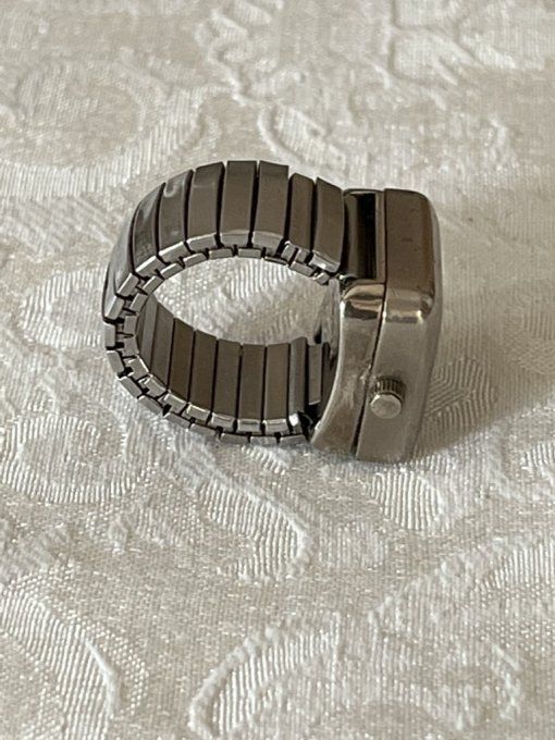Montre bague vintage OZO à Quartz