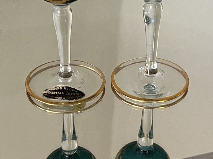 Paire de petits verres à digestif en cristal d'Égypte vert et or.