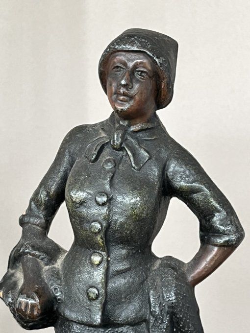 Paire de statues anciennes en régule, Andmeme - Marin Pêcheur et Marchande de poissons