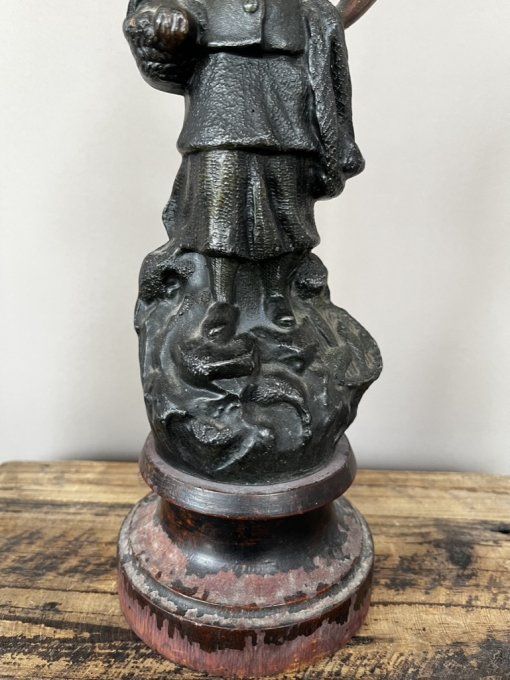 Paire de statues anciennes en régule, Andmeme - Marin Pêcheur et Marchande de poissons