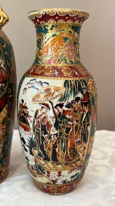 Paire de vases chinois vintage en porcelaine, décor de geishas, style Satsuma