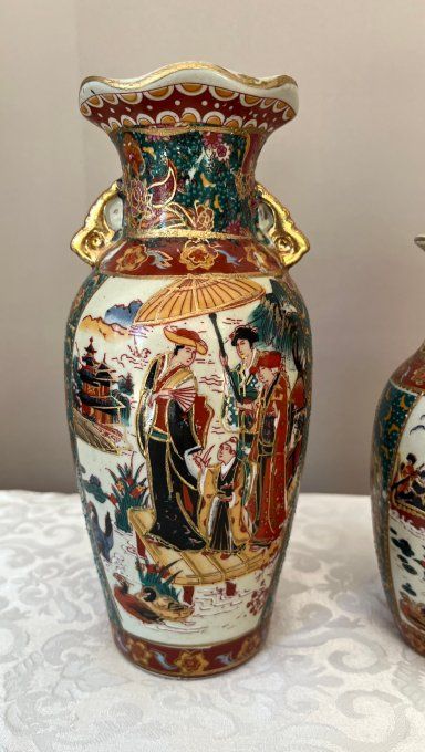 Paire de vases chinois vintage en porcelaine, décor de geishas, style Satsuma