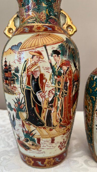 Paire de vases chinois vintage en porcelaine, décor de geishas, style Satsuma