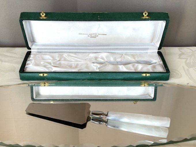 Pelle à tarte vintage en inox - Orfèvrerie R. Filliot - Manche imitation nacre