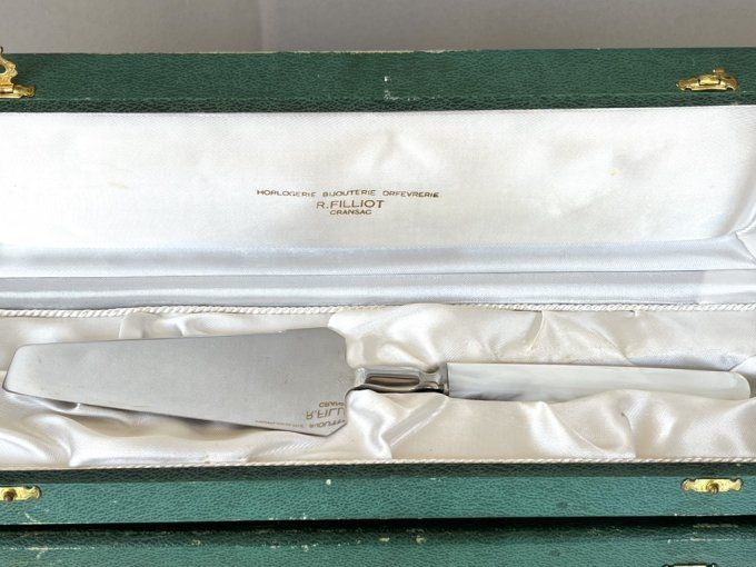 Pelle à tarte vintage en inox - Orfèvrerie R. Filliot - Manche imitation nacre