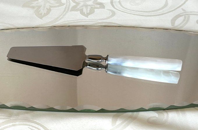 Pelle à tarte vintage en inox - Orfèvrerie R. Filliot - Manche imitation nacre