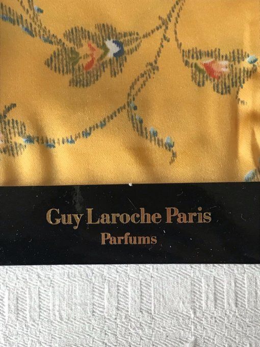 Petit carré de satin polyester, Guy Laroche, Paris, Du parfum FIDJI, Neuf
