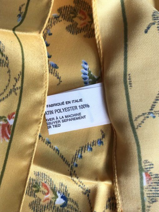 Petit carré de satin polyester, Guy Laroche, Paris, Du parfum FIDJI, Neuf