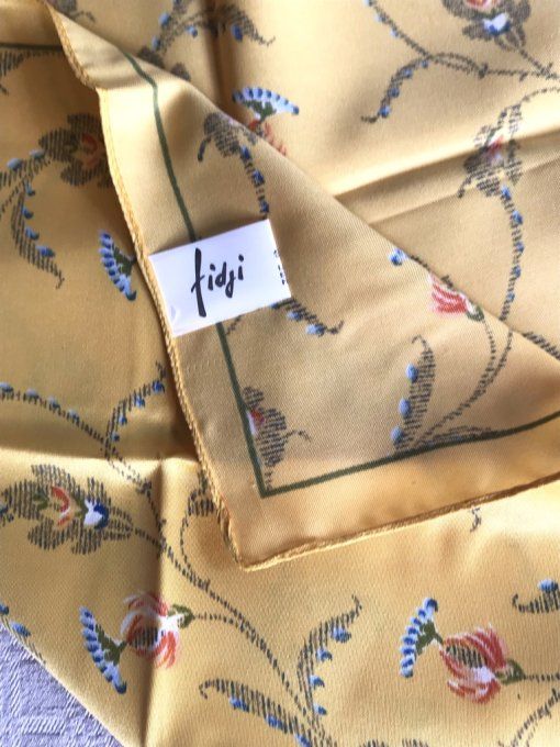 Petit carré de satin polyester, Guy Laroche, Paris, Du parfum FIDJI, Neuf