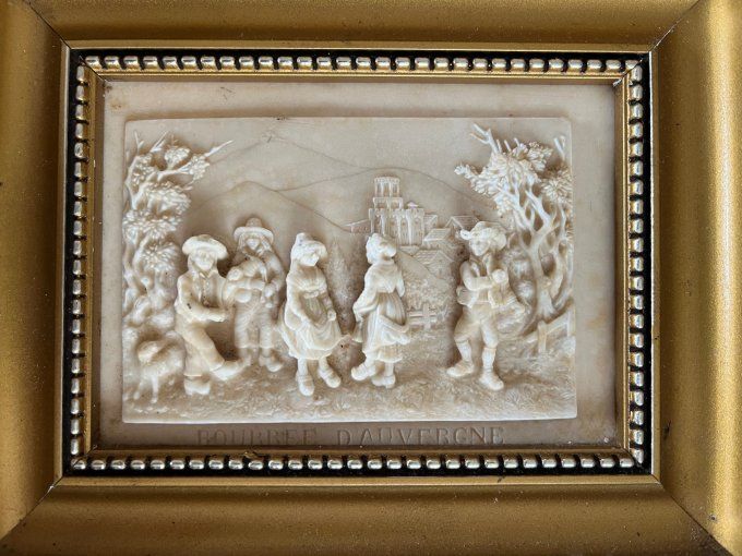 Petit tableau, bas relief en calcaire fontaine pétrifiante, Bourrée d'Auvergne