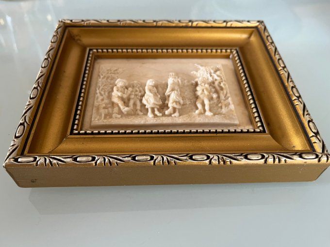 Petit tableau, bas relief en calcaire fontaine pétrifiante, Bourrée d'Auvergne