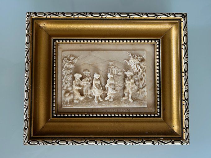 Petit tableau, bas relief en calcaire fontaine pétrifiante, Bourrée d'Auvergne