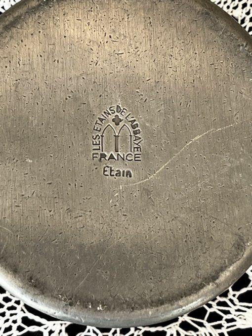 Petite boîte ronde vintage en étain d'art Les Étains de l'Abbaye, France