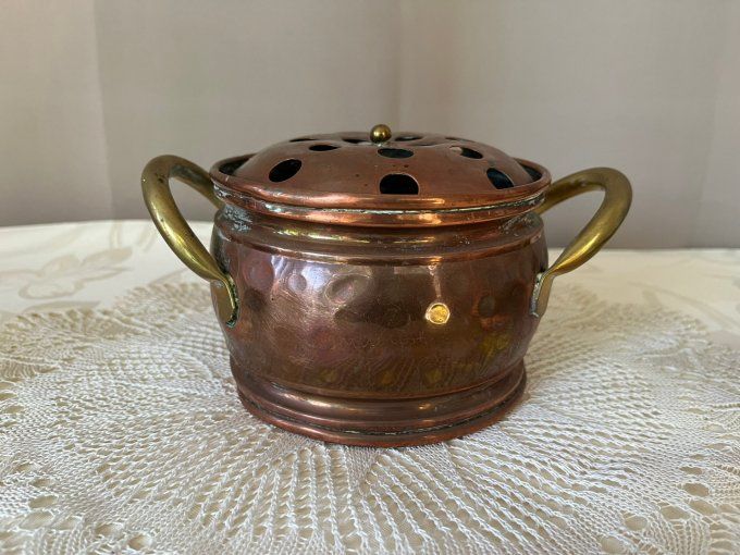 Pique-fleurs ancien en cuivre et laiton