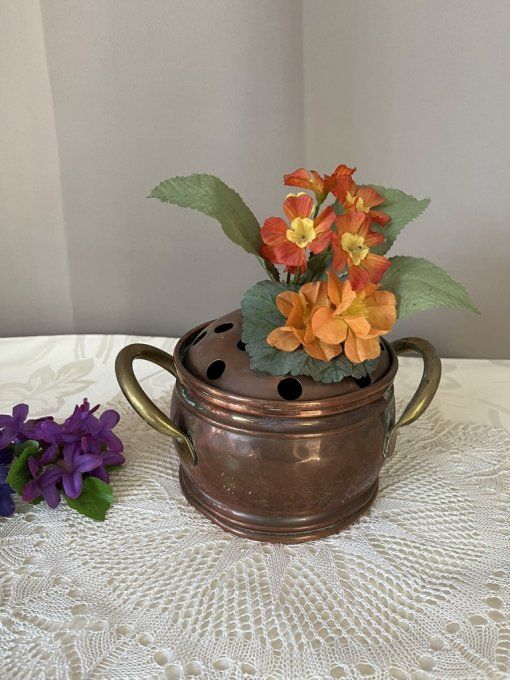 Pique-fleurs ancien en cuivre et laiton