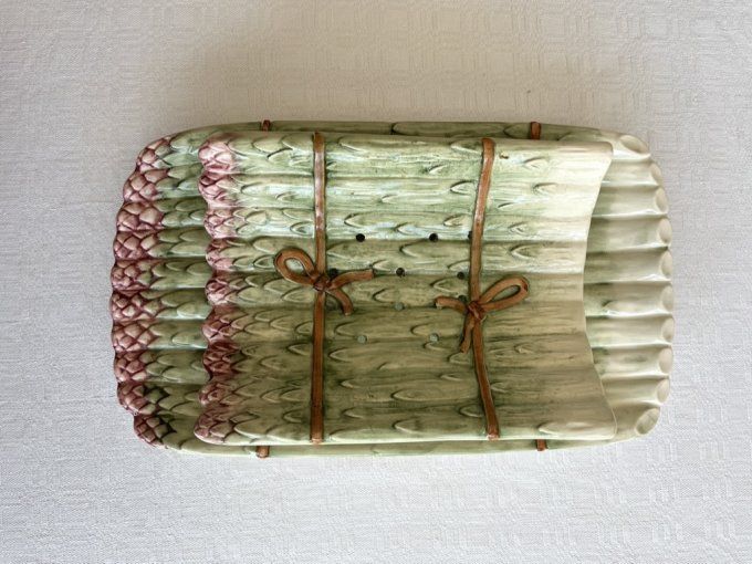 Plat à asperges en barbotine de la marque Siléa, Vintage