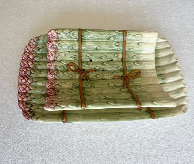Plat à asperges en barbotine de la marque Siléa, Vintage