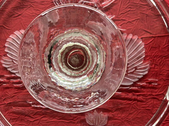 Plat à tarte sur pied en cristal Walter Glass décor Cygnes et Nénuphars