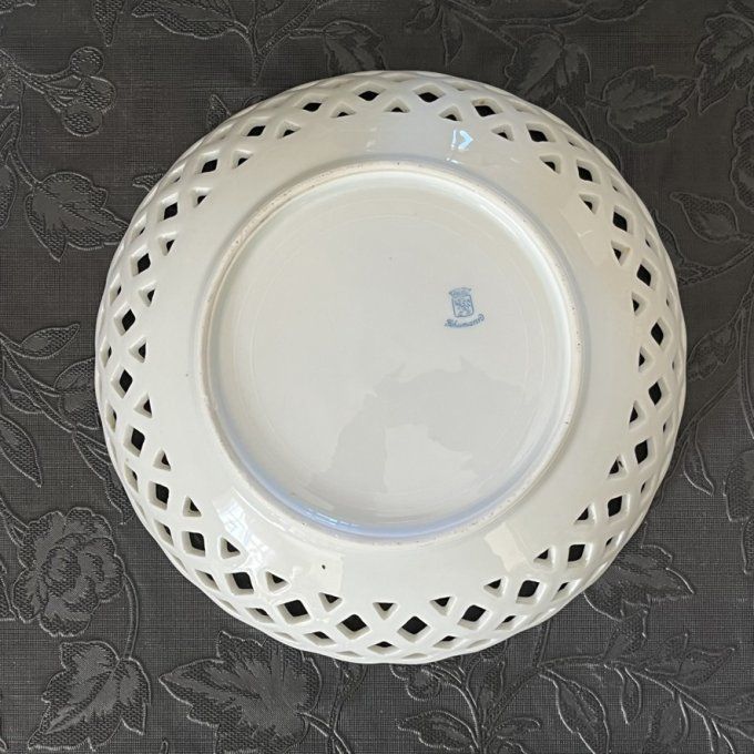 Plat ajouré ancien Schumann Arzberg en porcelaine décor floral romantique