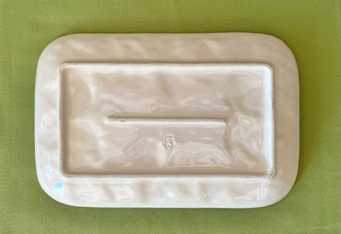 Plat de service barbotine blanche et feuilles de vigne vertes vintage, Signé FG
