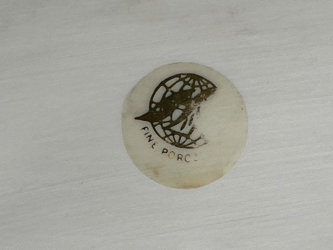 Plat porcelaine fine, à décor de style Meissen dite "oignon bleu"
