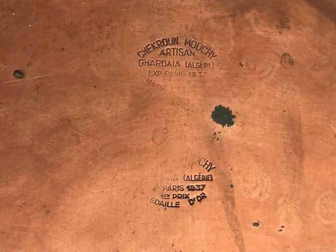 Plateau en cuivre par Chekroun Mouchy Ghardaia, dinanderie de 1937