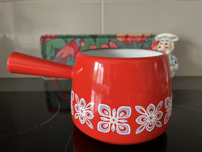 Poelon émaillé, rouge, vintage