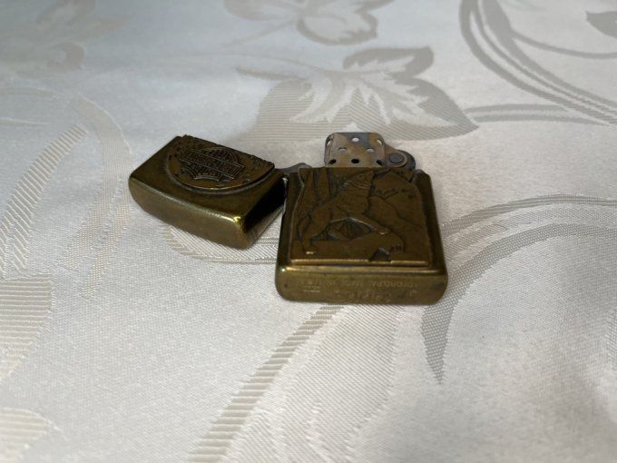 Rare ! Briquet Zippo Harley-Davidson et une illustration d'un loup,  vintage de 1996