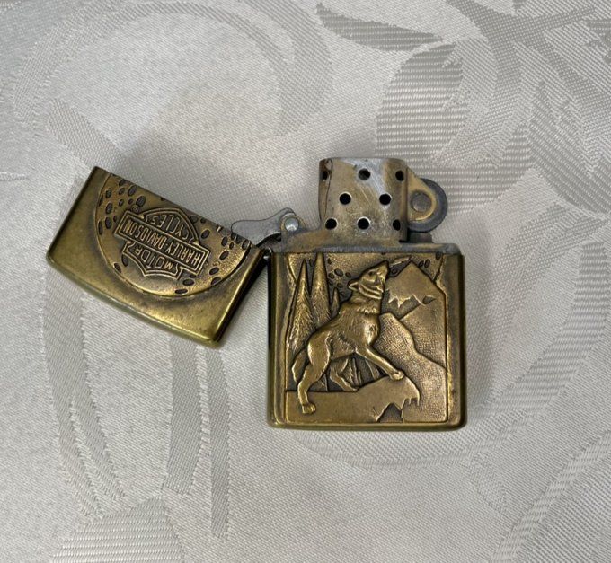 Rare ! Briquet Zippo Harley-Davidson et une illustration d'un loup,  vintage de 1996