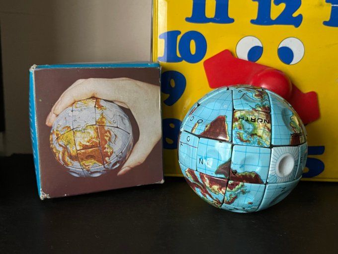 Rare ! Globe magique avec sa boite,  jeu de logique de type Rubik's cube, Vintage