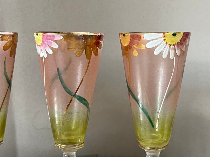 Rare ! Superbe ensemble de 5 verres à liqueur, verre fumé rose et vert, émaillé - Style Art nouveau