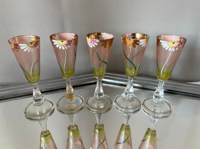 Rare ! Superbe ensemble de 5 verres à liqueur, verre fumé rose et vert, émaillé - Style Art nouveau