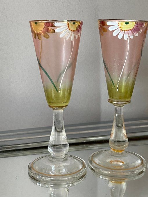 Rare ! Superbe ensemble de 5 verres à liqueur, verre fumé rose et vert, émaillé - Style Art nouveau