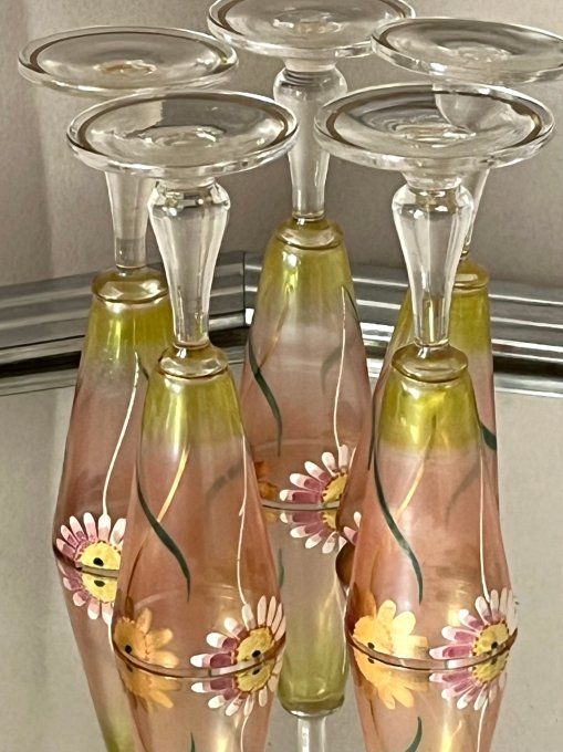Rare ! Superbe ensemble de 5 verres à liqueur, verre fumé rose et vert, émaillé - Style Art nouveau