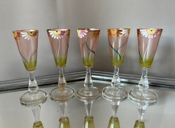 Rare ! Superbe ensemble de 5 verres à liqueur, verre fumé rose et vert, émaillé - Style Art nouveau