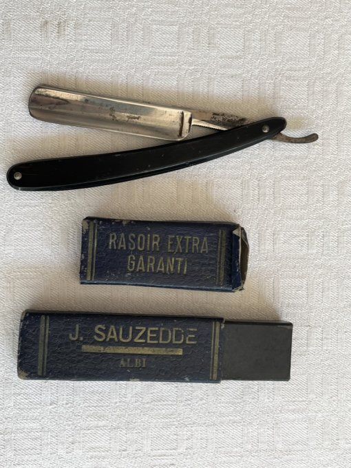 Rasoir droit, ancien coupe choux SERINDAT, avec étui
