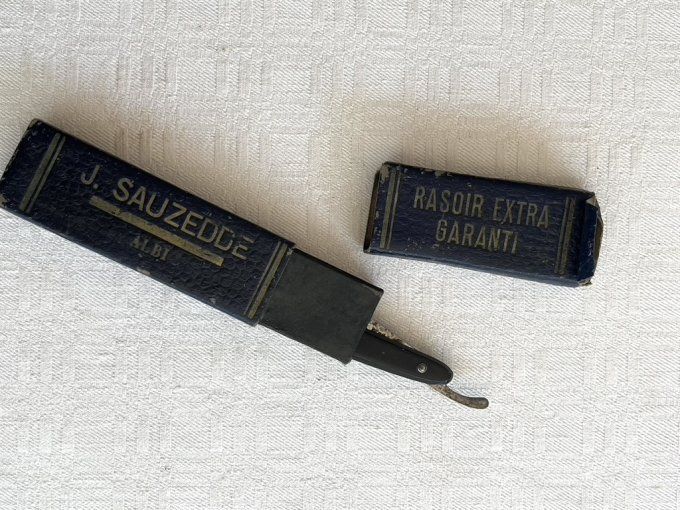 Rasoir droit, ancien coupe choux SERINDAT, avec étui