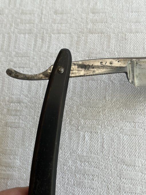 Rasoir droit, ancien coupe choux SERINDAT, avec étui